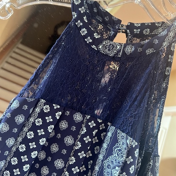 Elegant Blue Patterned Halter Dress - Picture 5 of 7